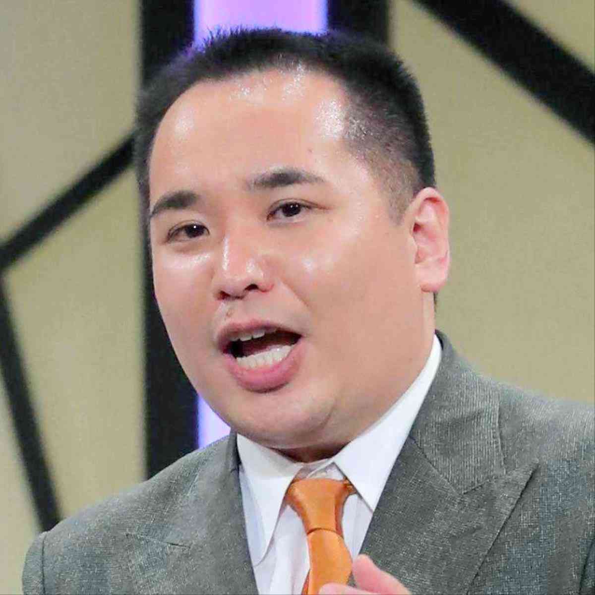 ミルクボーイ内海崇、交際９年の彼女と婚約を発表「天王寺区役所で、ももてんちゃんの婚姻届もらいました」 : スポーツ報知
