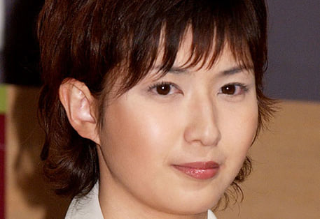 報ステ・徳永有美アナ　なぜＴシャツ？「謎の半袖」「ムチムチ衣装」と話題に | 東スポのニュースに関するニュースを掲載