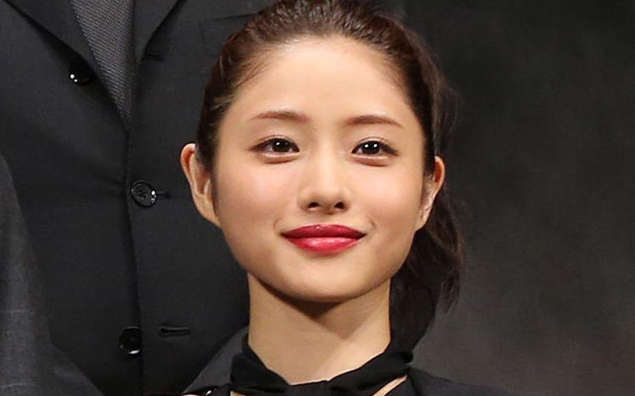 「田中みな実写真集」女性編集者が石原さとみ“金銭トラブル”で解雇