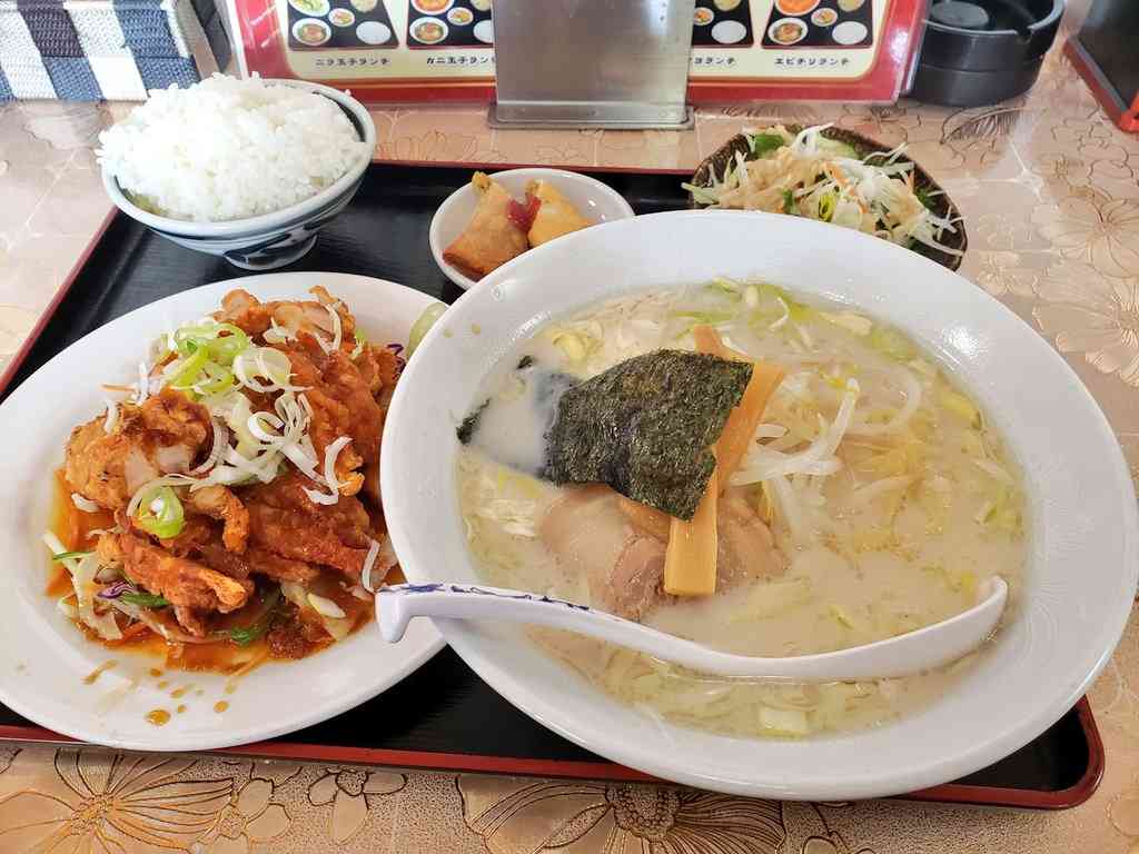 これ詐欺だろ…！台湾系料理店で飯を頼んだらメニュー表に写真掲示してるのと実際に出て来た量が違いすぎて困惑したお話