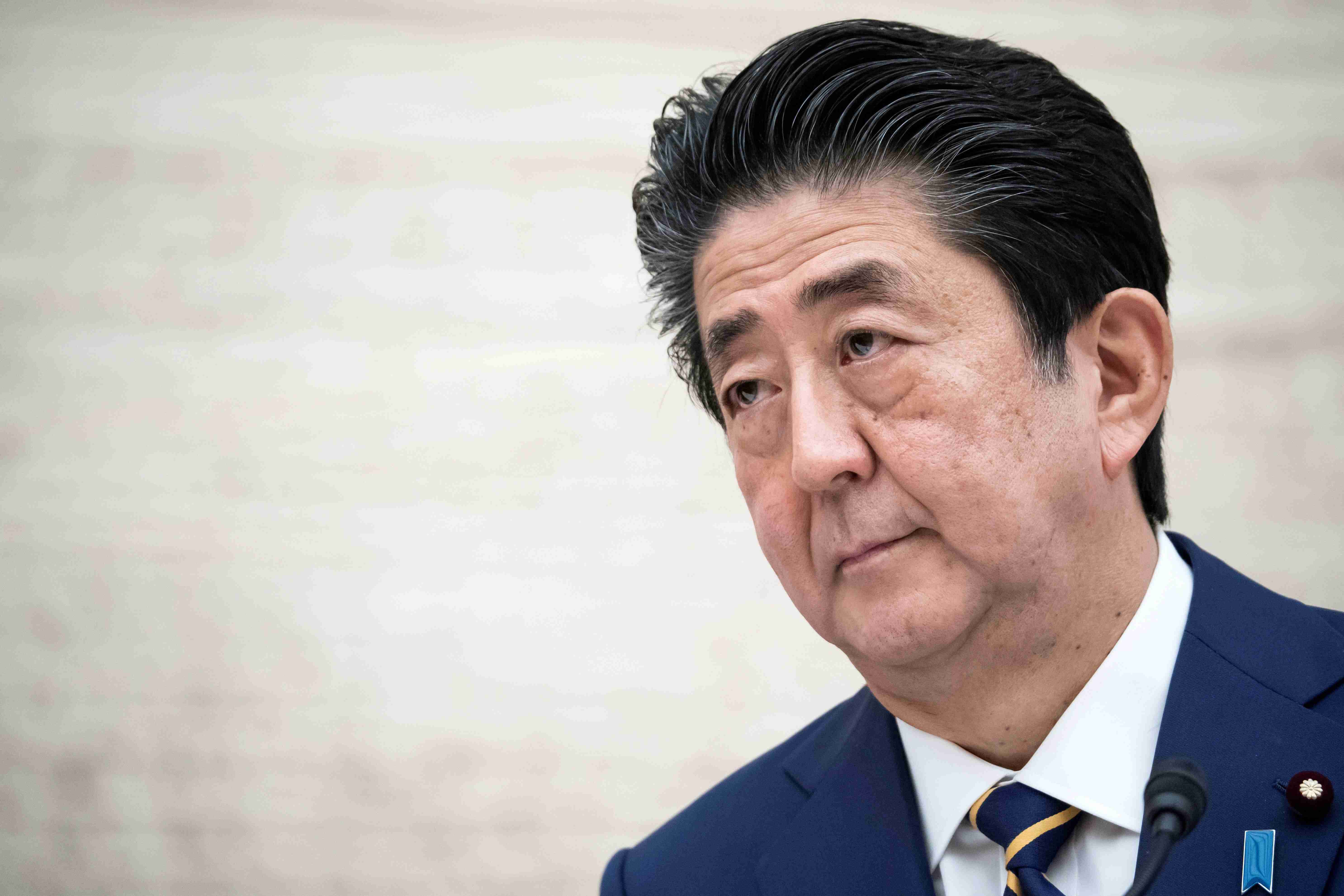 「安倍首相が給与30％返納」ネットで称賛も、新型コロナと無関係。2012年から実施していた。 | ハフポスト