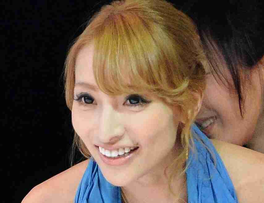 加藤紗里、おなか写真アップし「妊娠線もできず元の体型より-1．6キロ」とアピール…産後2日目