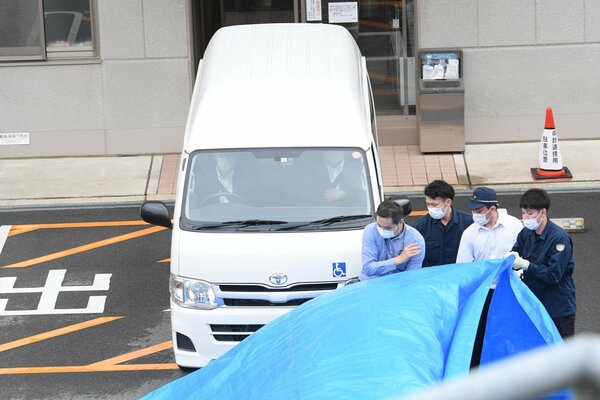 京アニ事件で青葉容疑者を逮捕　発生10カ月、放火殺人などの容疑で京都府警　「間違いありません」容疑認める
