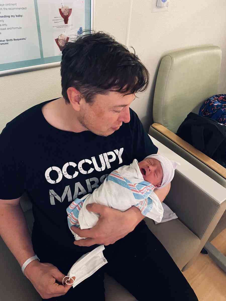 イーロン・マスクさんの子どもの名前「X Æ A-12」は登録できない。州の担当者が明かす