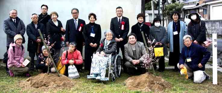     「紅梅忌」墓参・植樹ありがとうございました 現代詩の母、永瀬清子。その生家を改修し
