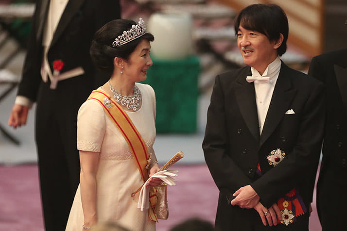 秋篠宮殿下が漏らされた“私も祝ってほしい”　即位の饗宴を目にされて玉座への思い | デイリー新潮