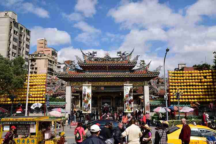 台湾縁結びの神様「月下老人」でお参りしたら良縁が成就した件。｜エクスペディア
