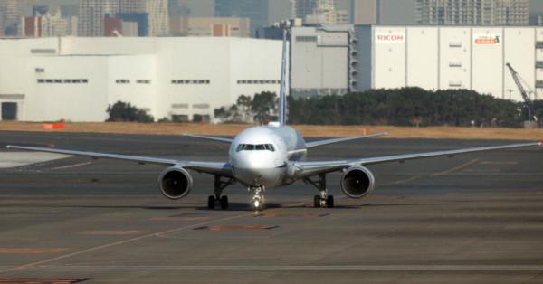 帰国チャーター機運賃「8万円」請求　与野党で見直し論　新型肺炎 - 毎日新聞