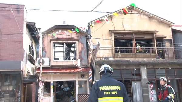 住宅など6棟焼ける火事　“新型コロナで引っ越し”男性死亡