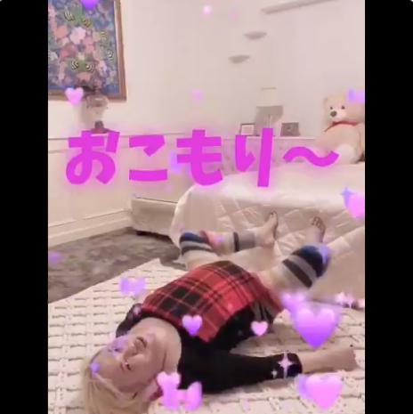 IKKO「おこもり～」で股関節緩める美容術公開 チョコプラ松尾が瞬速でものまね - モデルプレス