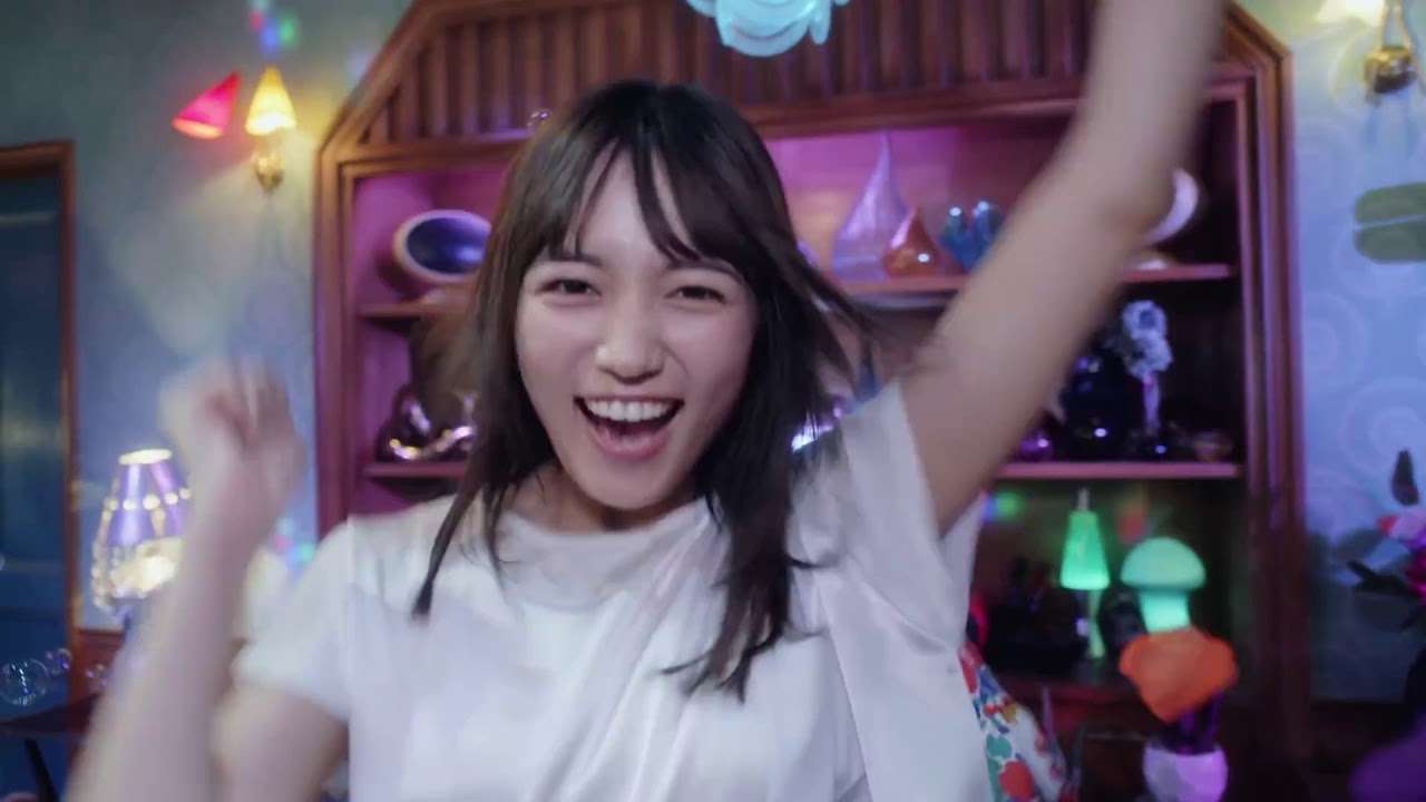 川口春奈 いち髪「玄関開けてすぐシャンプー」編 - YouTube