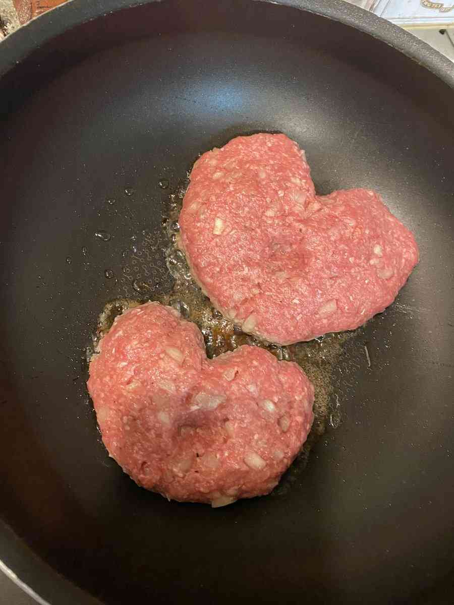 みちょぱ「1億年ぶり」自炊でハート型ハンバーグ「味は100点」