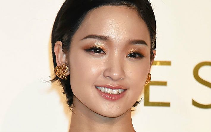 「剛力彩芽はセレブ病からもう抜け出せない」前澤氏復縁に事務所関係者がホンネ | 文春オンライン