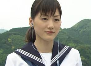 顔のパーツが小さい美人