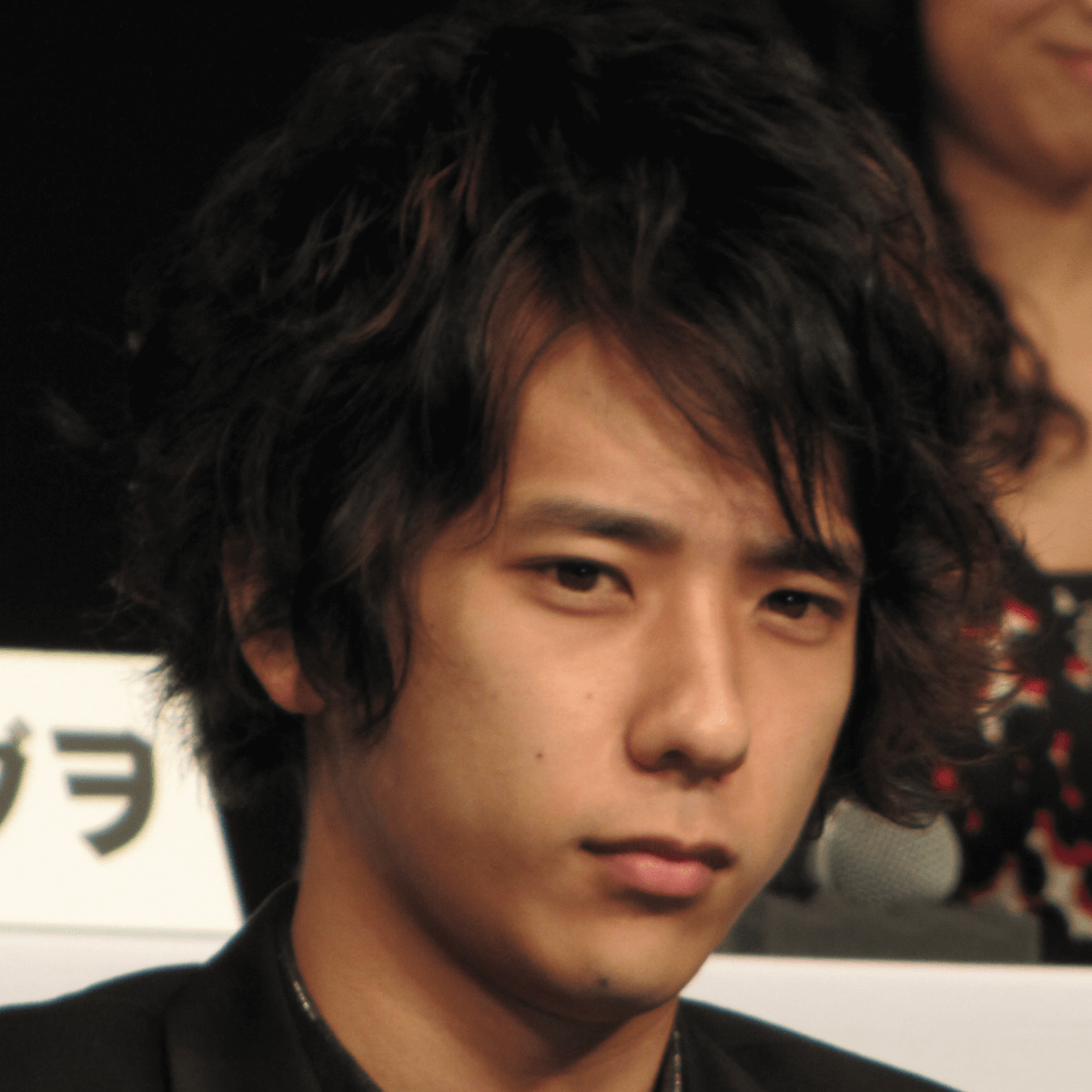 嵐・二宮和也、インスタ投稿めぐり「家にいるのは嘘」「いかさま写真」とファン紛糾！