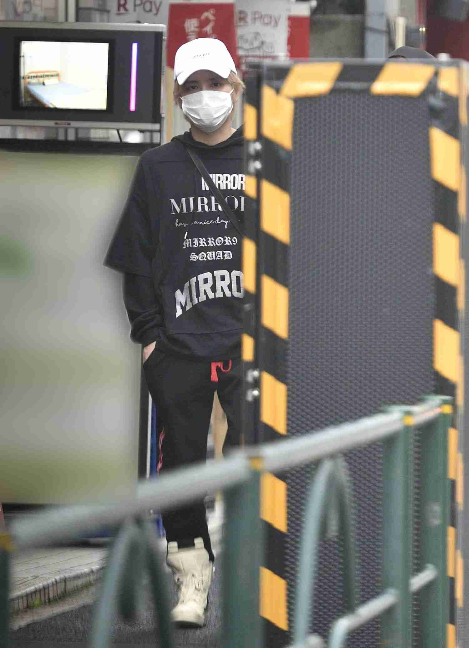 《またもステイホーム破り》NEWS手越祐也　処分直後にラウンジ女性と豪遊泥酔【現場写真】