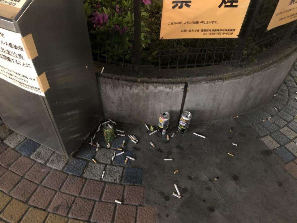 「タバコの吸い殻」閉鎖された喫煙所付近に大量…「ポイ捨ては罪にならないの」怒りの声
