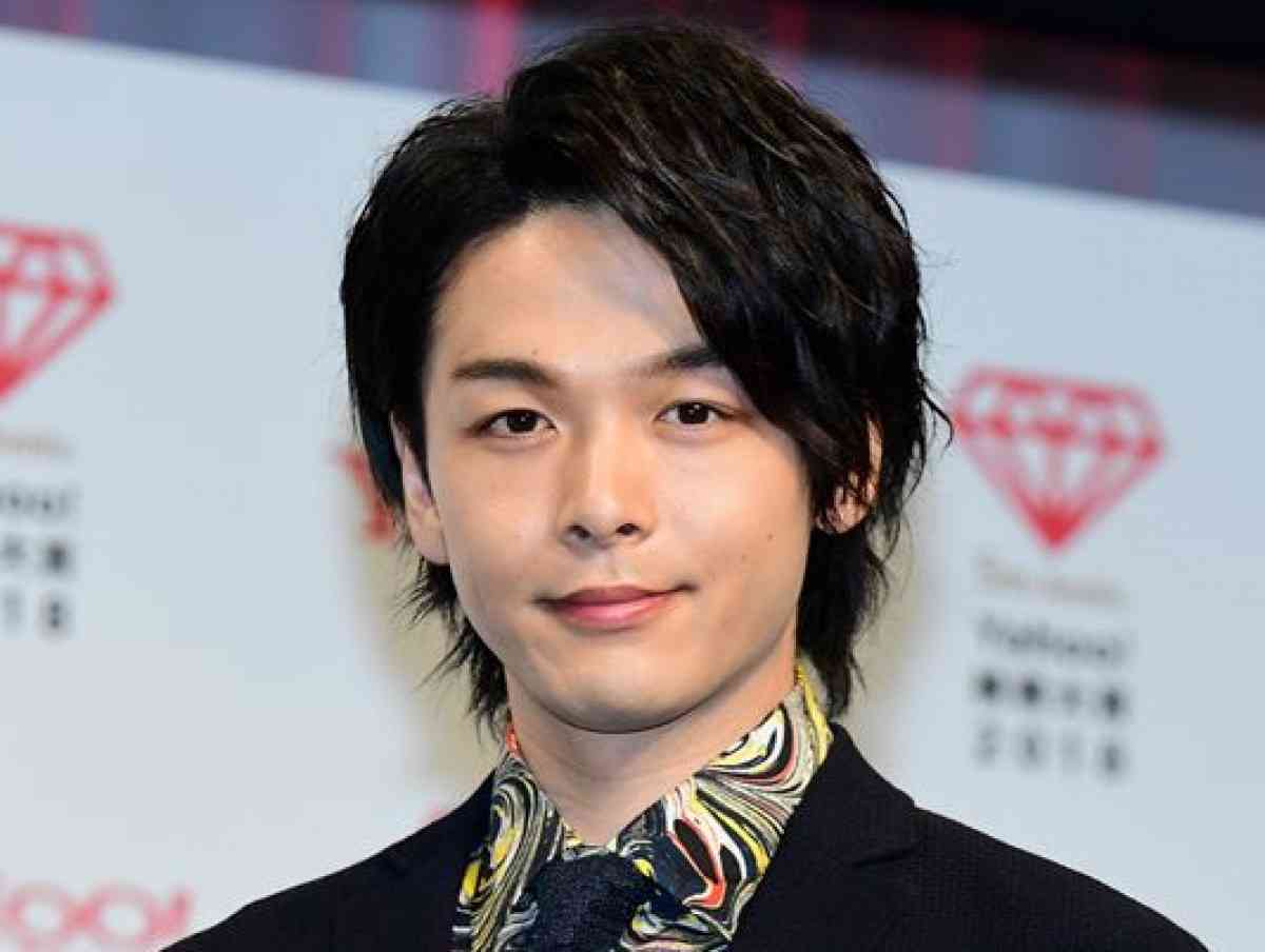 中村倫也、ワイルドな髭＆エプロン姿で料理する動画に反響　「色気がダダ漏れ」「妄想が過ぎる」 ／2020年5月16日 1ページ目 - エンタメ - ニュース - クランクイン！
