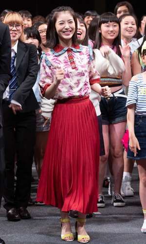 浜辺美波、中村倫也に「8月の焼き肉楽しみにしています」