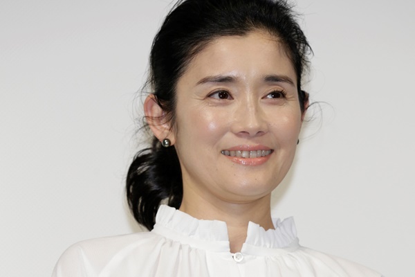 石田ゆり子、妹・石田ひかりからの“23年前の写真”に「ビックリするほど変わらない」