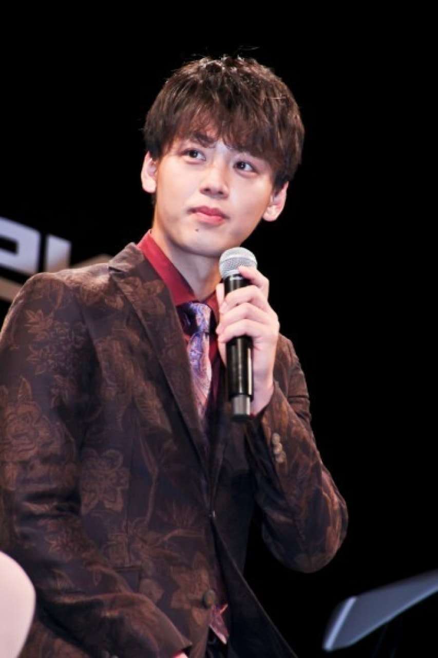 竹内涼真と三吉彩花に交際報道　竹内は元カノ・吉谷彩子との金銭トラブルも報じられる｜ニフティニュース