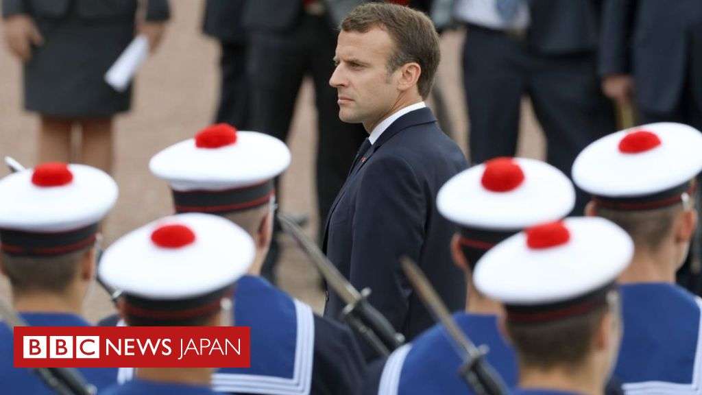 フランス、新たな形で「兵役」復活へ　16歳の男女に奉仕義務 - BBCニュース