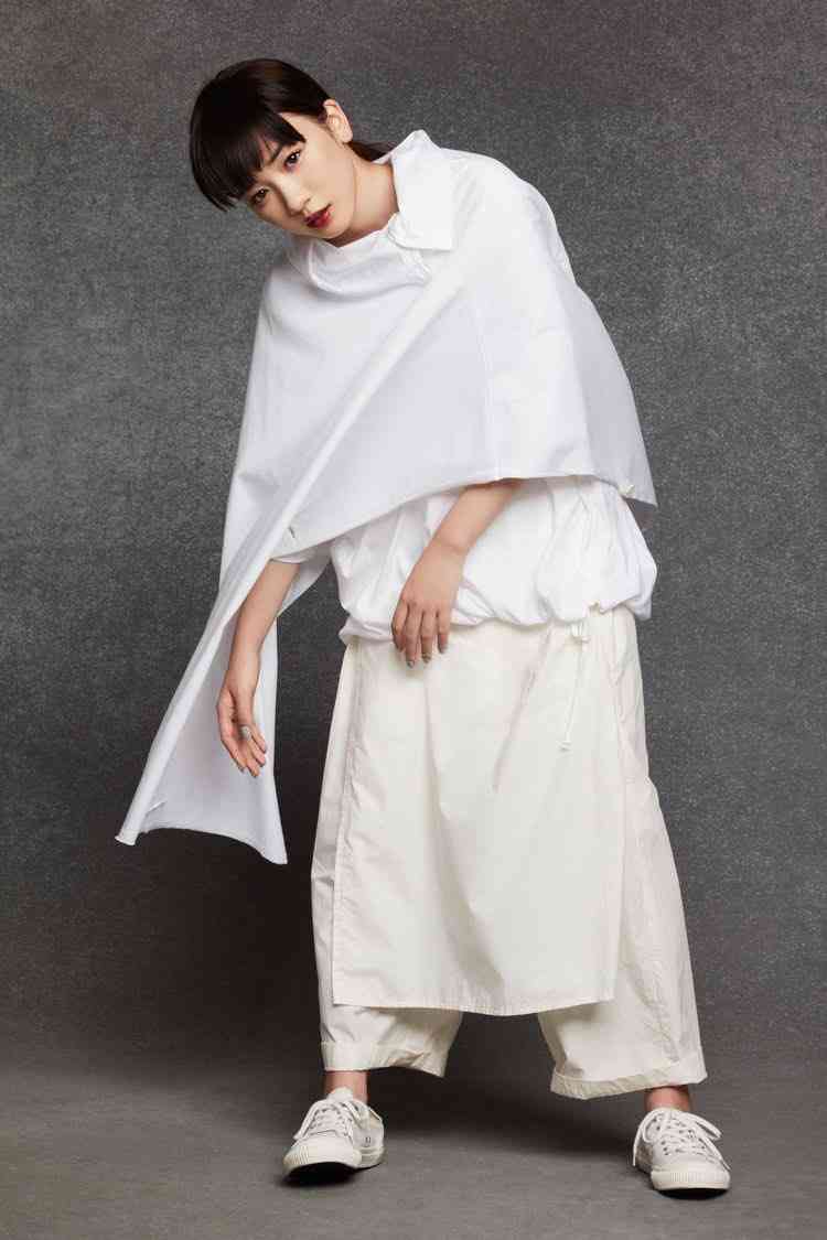 顔のパーツが小さい美人
