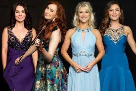 女性アイドルの衣装を語ろう❗