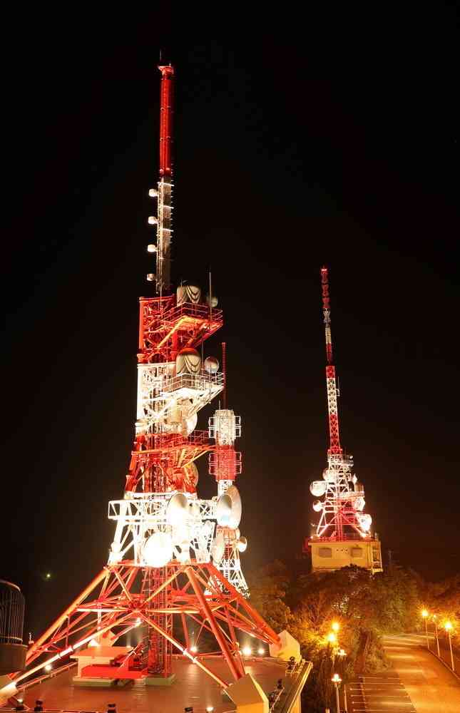 オレンジの光でクルーズ船乗組員励ます　稲佐山電波塔（長崎新聞） - Yahoo!ニュース
