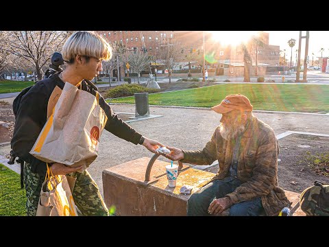 アメリカのホームレス達に大量のハンバーガーを配ってきた。【高校生のアメリカ留学生活】【日本語/英語字幕付き】 - YouTube