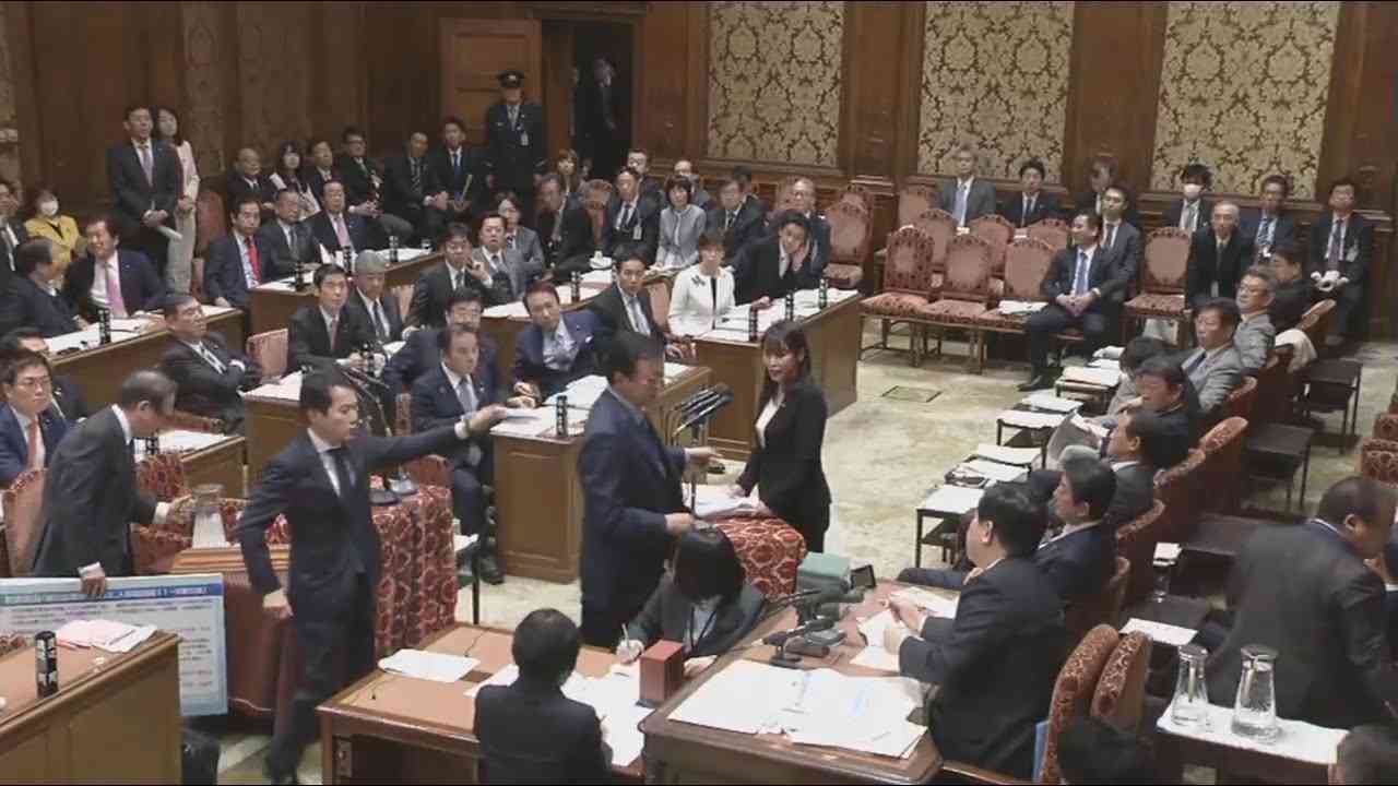 枝野幸男VS棚橋委員長・森まさこ法務大臣「日本の司法制度の崩壊だ！」質疑終了後に棚橋委員長が勝手に森まさこ法務大臣に答弁を求め、議場大混乱！野党は森発言の議事録からの削除を要求！ - YouTube