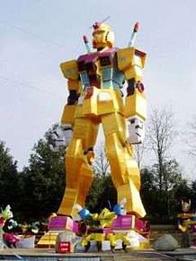 がに股の「へたれガンダム」、ビームライフル盗まれる