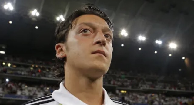 【話題】『え、これ流石にやばくね？  エジルがウイグル人について発言したから中国のウイイレからエジル削除だって…』