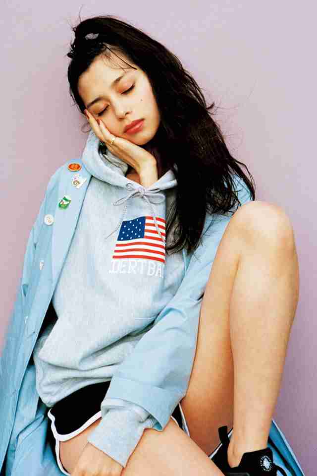 中条あやみ、自宅初公開「CanCam」ほぼ一冊丸ごと“自撮り”