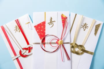 捨てないとたまる一方…「祝儀袋」「ポチ袋」はどう処分するのがいい？　再利用も可？