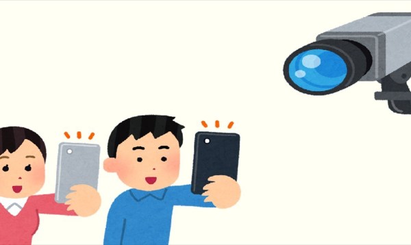 とあるコンビニの『監視カメラ』を撮影する人が続出。そのワケは…！ | BUZZmag