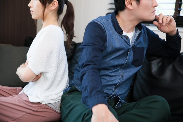 「家では犬と呼ばれている。帰ってくるなと言われた」（30代男性）――配偶者の言葉の暴力、8割が「経験あり」