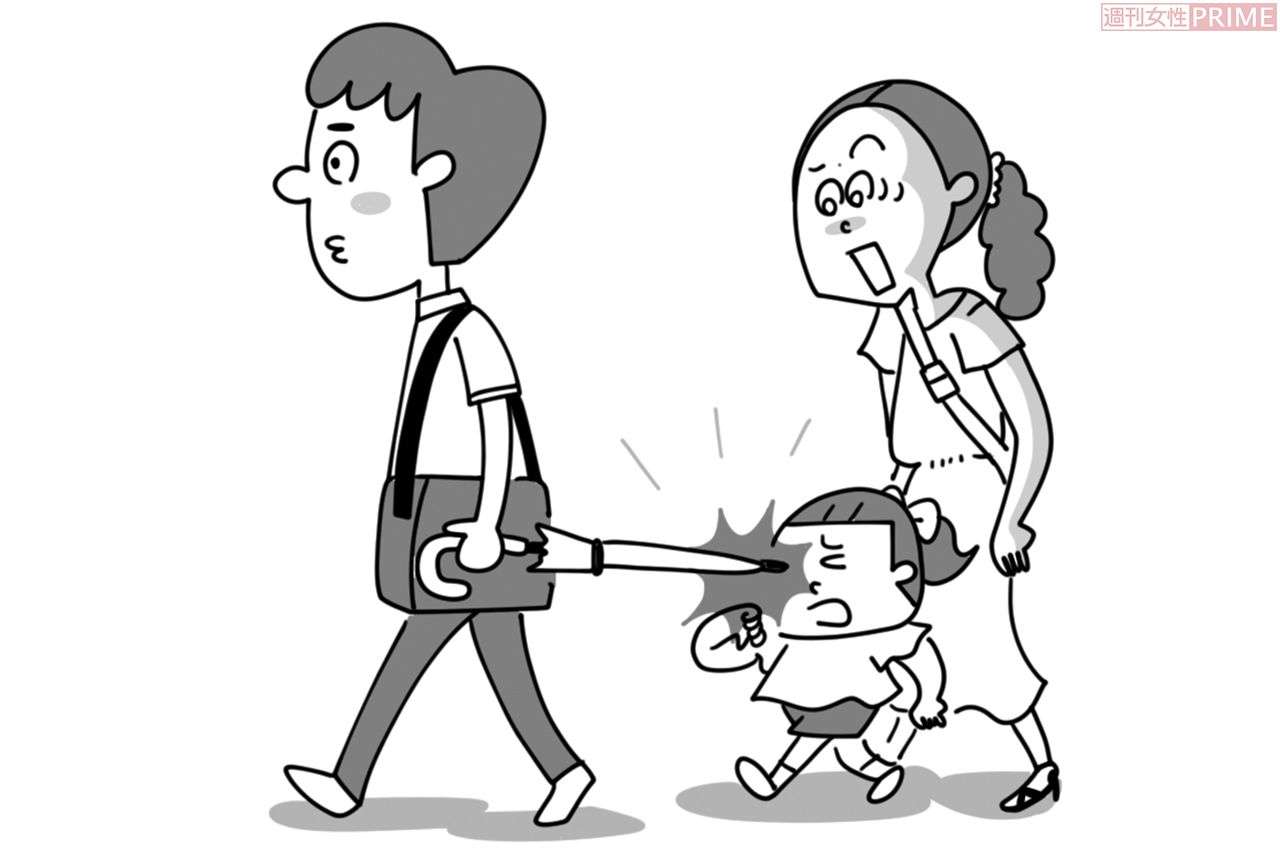 男性は横持ち、女性は斜め持ちに要注意！ 告訴もあり得る「傘」の危険な持ち方
