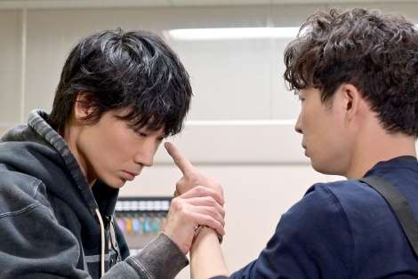 綾野剛&星野源W主演『MIU404』トレンド世界1位に 会話劇&米津玄師の主題歌に反響続々