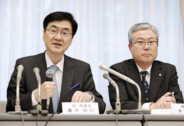 新出生前診断、緩和見送り　検査施設増は国で検討　（写真=共同）　:日本経済新聞