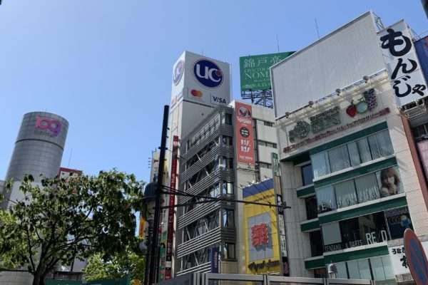 スクランブル交差点が寿司だらけに　コロナで人が消えた渋谷、スシローに占拠されていた