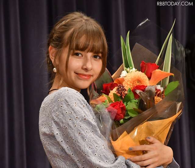 三吉彩花なぜモテるのか？幼少期から受けてきた美の英才教育