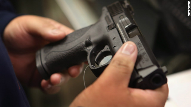 CNN.co.jp : 公務で射殺された警官、５８％増の３８人に　米国