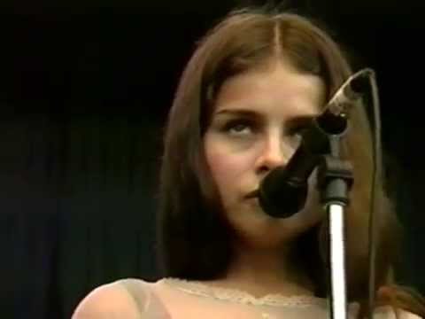 Mazzy Star - Fade Into You - 10/2/1994 - Shoreline Amphitheatre (Official) - YouTube