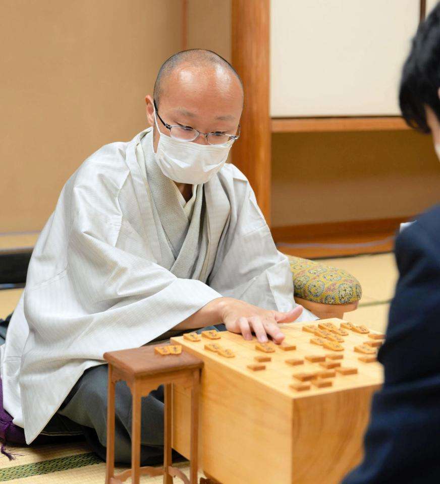 藤井七段との対局中に「うな重」を注文…　渡辺三冠の対応に絶賛の声