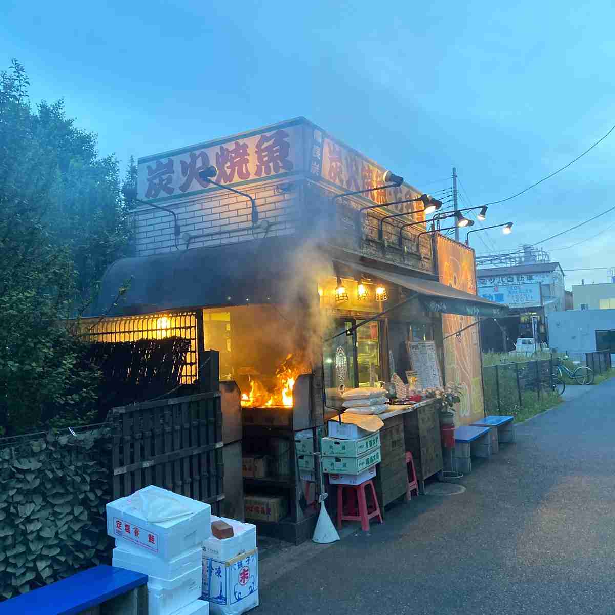 「ボヤ騒ぎにしか見えない」 煙の量がとんでもない弁当屋が話題に→本当に大丈夫?店主に聞くと...
