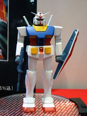 がに股の「へたれガンダム」、ビームライフル盗まれる