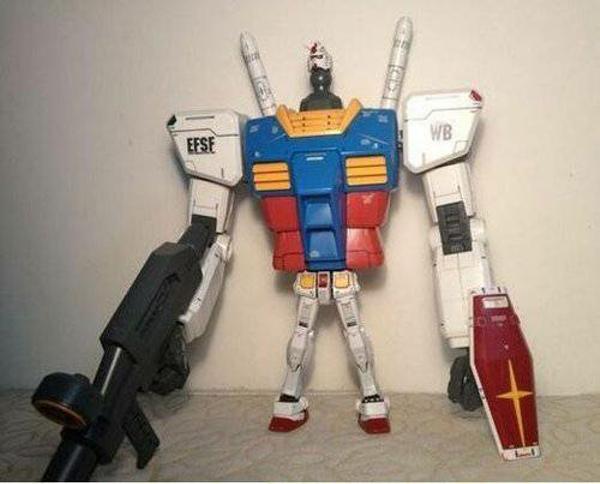 がに股の「へたれガンダム」、ビームライフル盗まれる