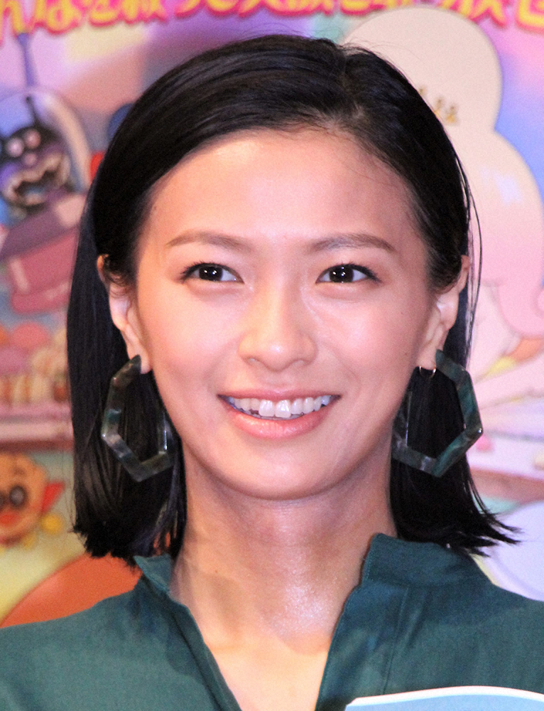 榮倉奈々　初めてのオーダーメイドシューズ披露に「かわいい」「オシャレ」「センス良さすぎ」― スポニチ Sponichi Annex 芸能