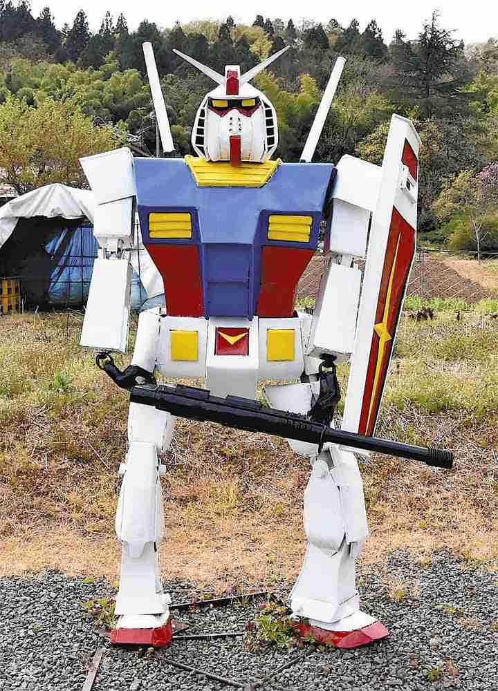 がに股の「へたれガンダム」、ビームライフル盗まれる